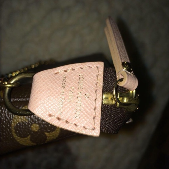 AUTHENTIC LOUIS VUITTON MONOGRAM POCHETTE - Picture 4 of 8